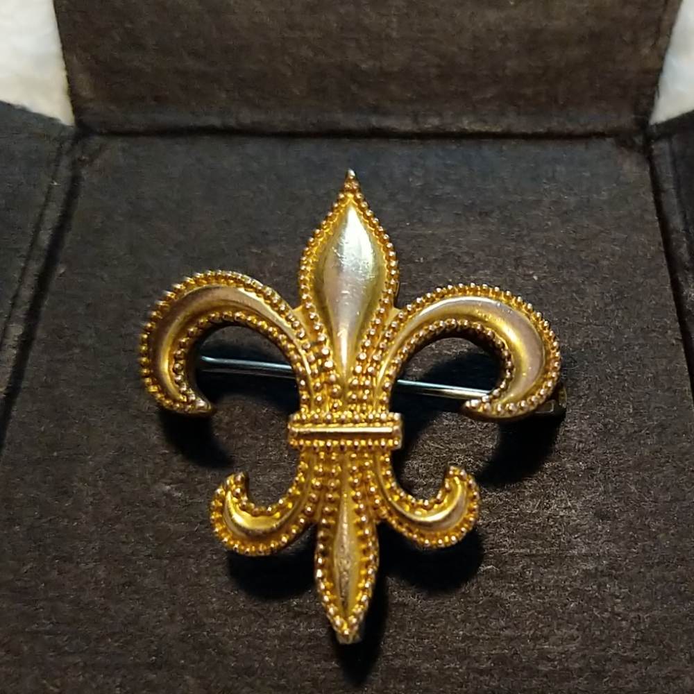 Gold Fleur de lis pin